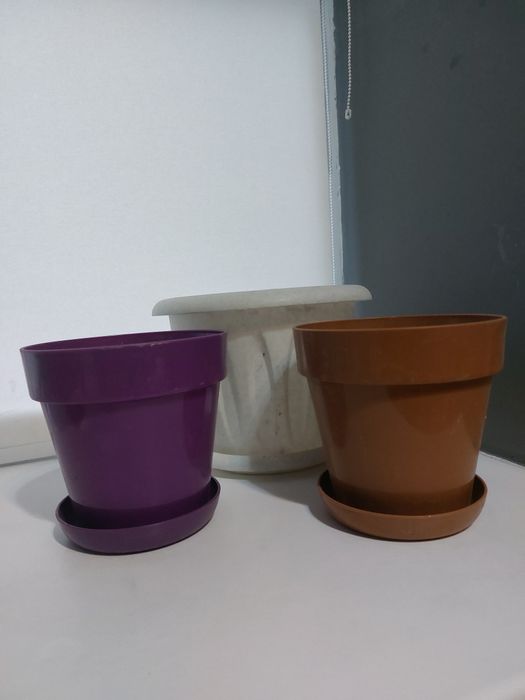 Разные горшки для цветов