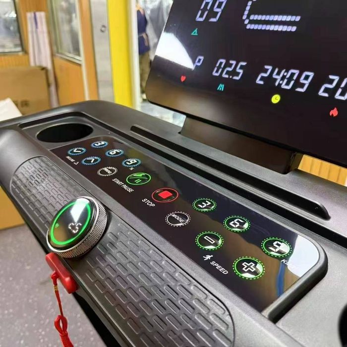 Беговая дорожка SPORTS с автоматическим уклоном 20%

Описание:

Профес