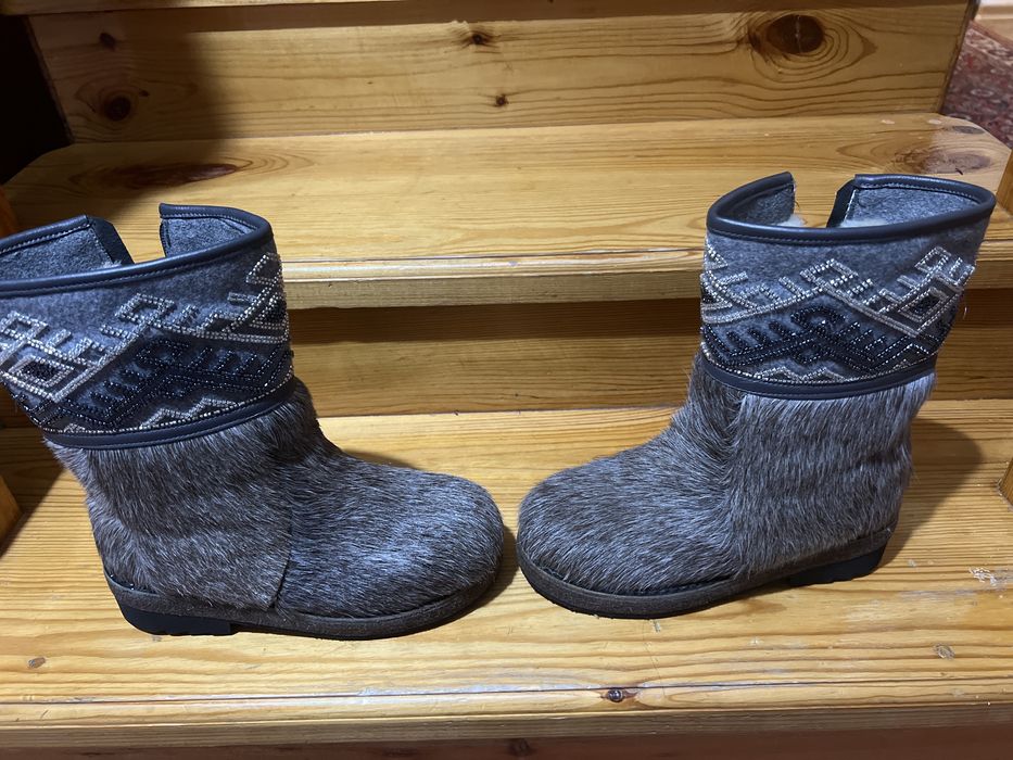 Продам унты новые