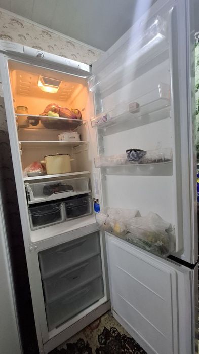 Indesit xolodilnik sotiladi