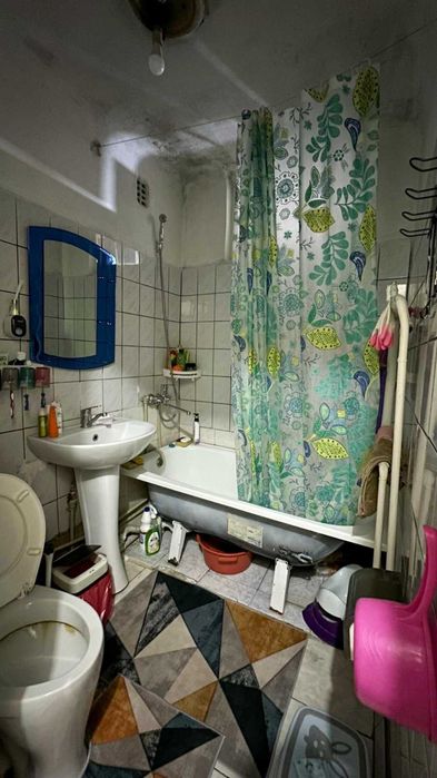 Продам 3 ком в центре АЙЫМ