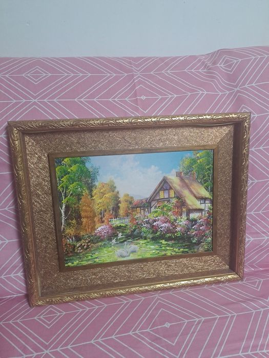 Tablou decorativ peisaj idilic cu căsuță și lebede, ramă elegantă aurie, 40x50 cm