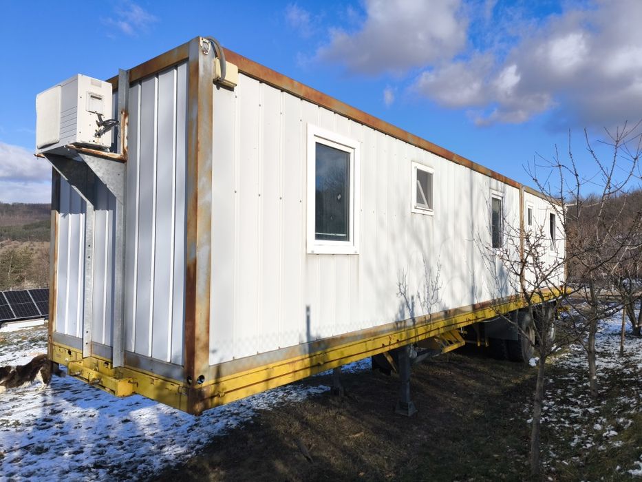 Фургон-контейнер за живеене. 12 х 2.5м. с полуремарке.