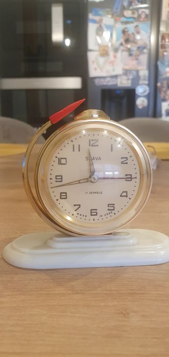 Vând ceas de masă Slava Glob, restaurat complet/revizie complerã