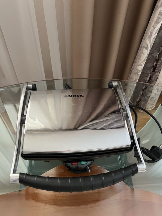 Сэндвичница Nova