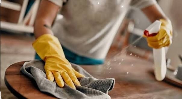 Oferim Servicii de Curățenie la domiciliu și  scări de bloc