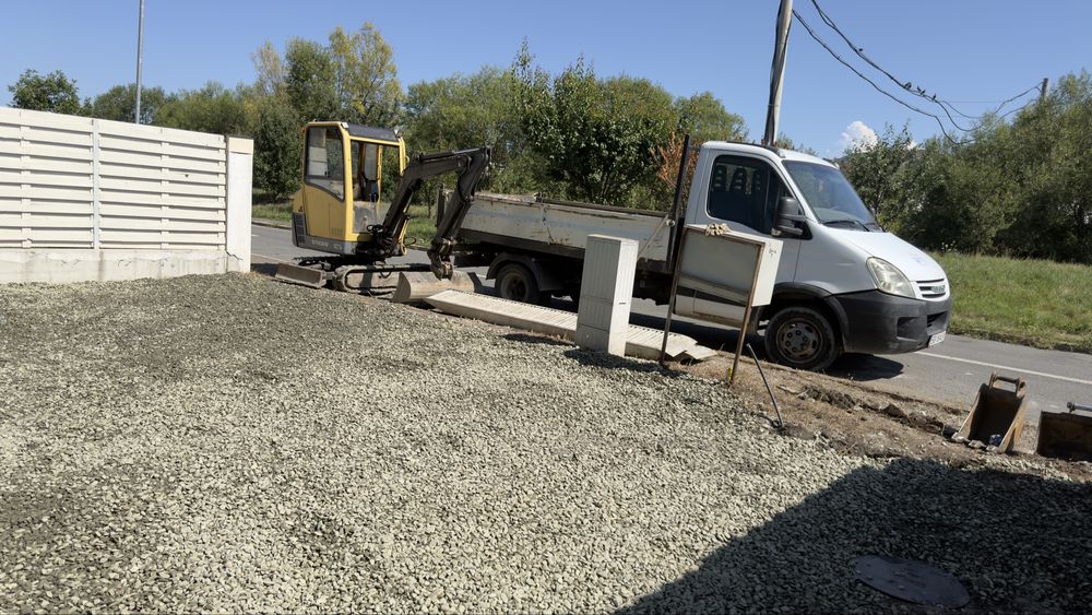 Miniexcavator demolari sapaturi fundatii decopertari nivelare teren evacuare moloz fose septice bransamente