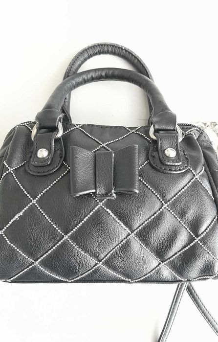 Малка черна чанта