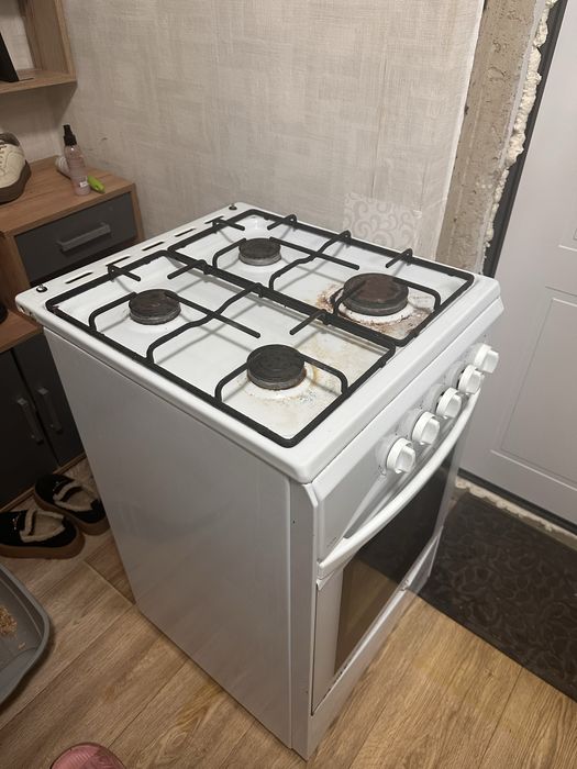 Продам газовую плиту б/у 5000тг