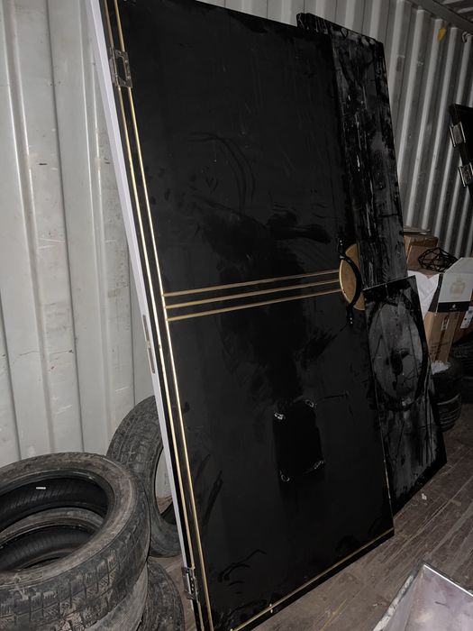 Продам дверь черная