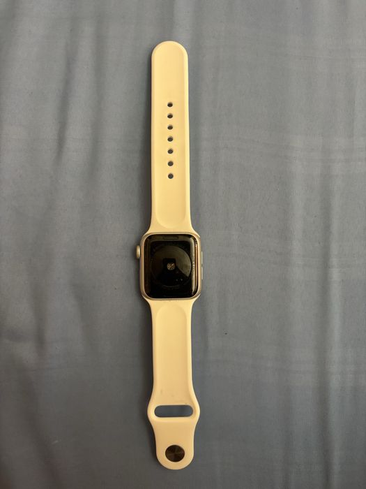 Apple watch SE отлично състояние