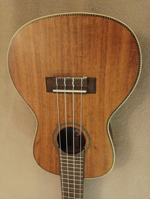 Винтидж концертно акустично укулеле, китара LAKA VUC90, сатенена коа.