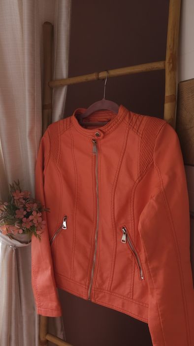 Дамски връхни дрехи