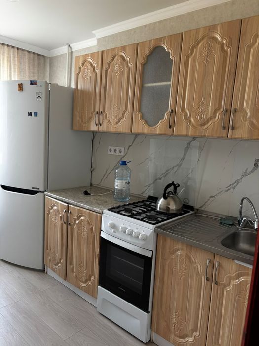 Продам куханный гарнитур б/утур