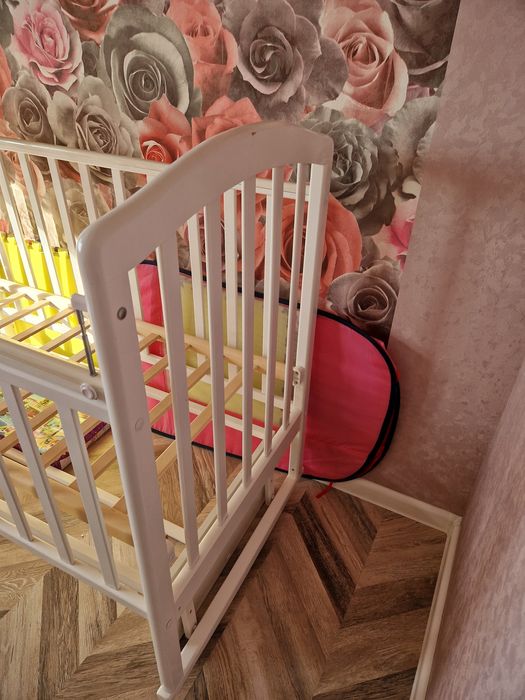 Детская кроватка с матрасом