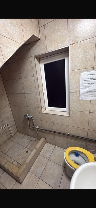 Inchiriez camera privata dar cu baia bucătăria comun centru iasi P.F.