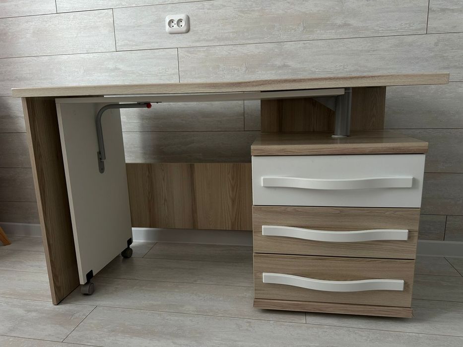 Стол письменный,раздвижной!