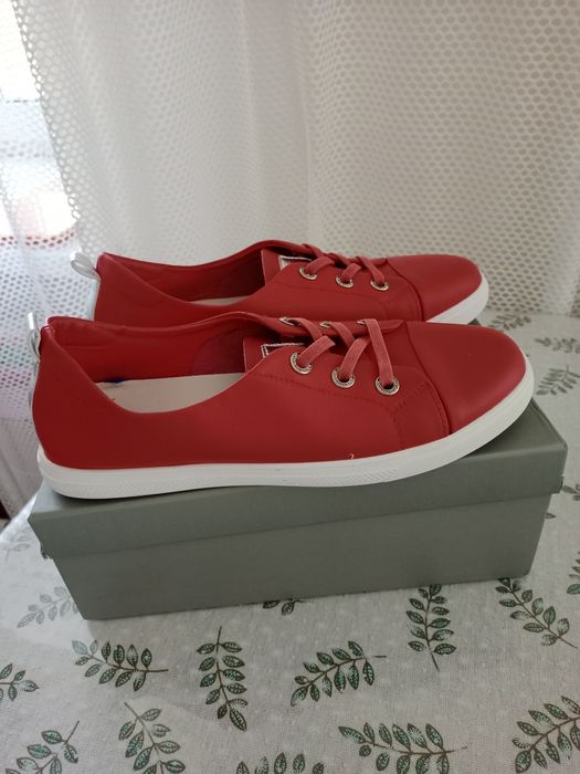 Продам на 40-41 р.нат.кож.обувь .