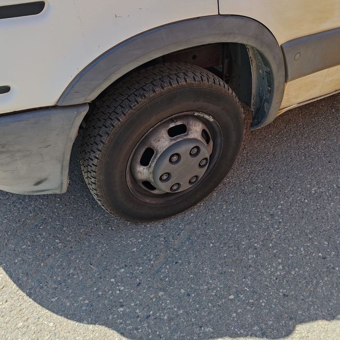 Iveco daily basculabil pe 3 parti pe cutie cauciucuri noi adus recent din italia