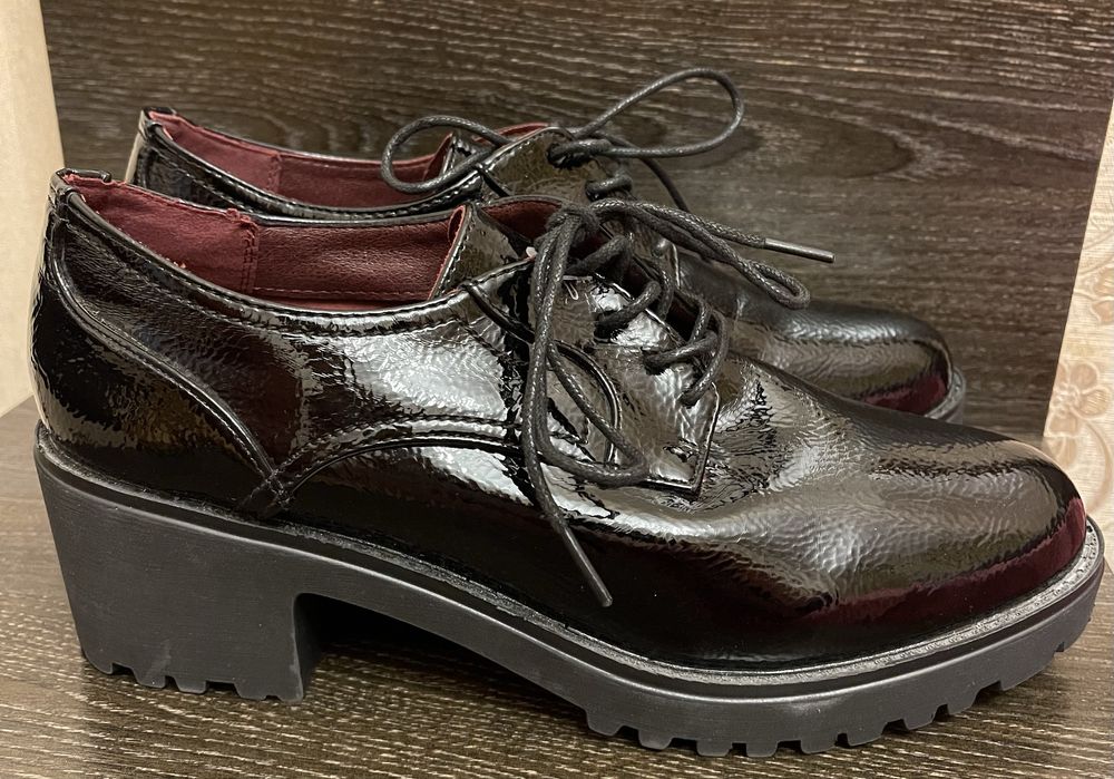 Продам полуботинки женские