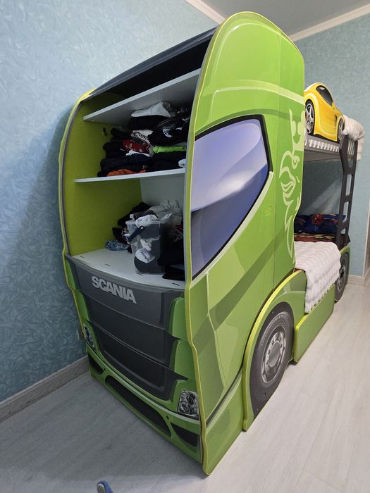 Продам двухъярусную кровать автобус