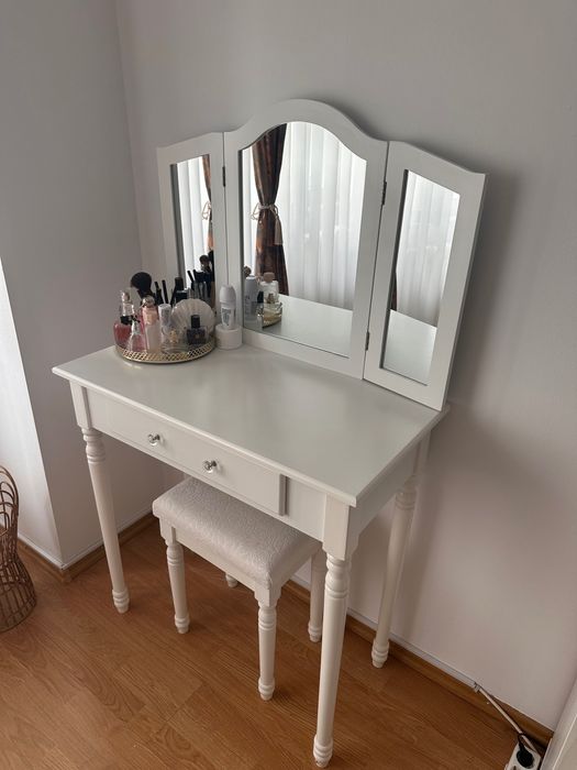 Set Masă de Toaletă Albă – Stil Clasat/Vintage cu 3 Oglinzi și Taburet Inclus