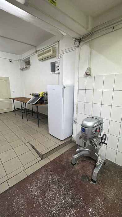 Oportunitate excelentă! Spatiu !preluare chirie brutărie-patiserie complet funcțională, situată într-o zonă foarte activă