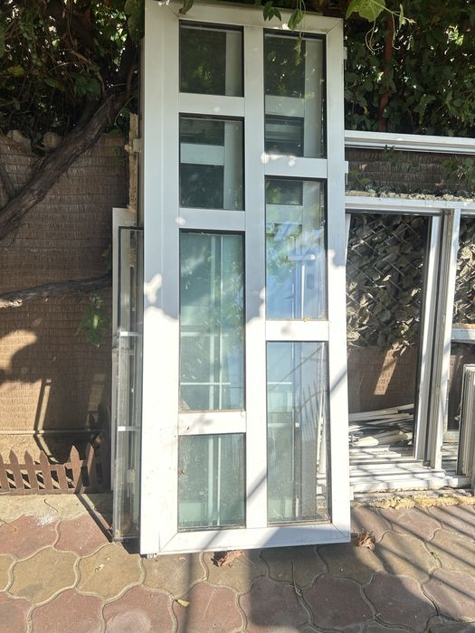 3 geamuri, portar cu pui, pret negociabil