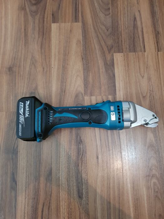 Foarfecă de taiat tablă Makita DJS  161