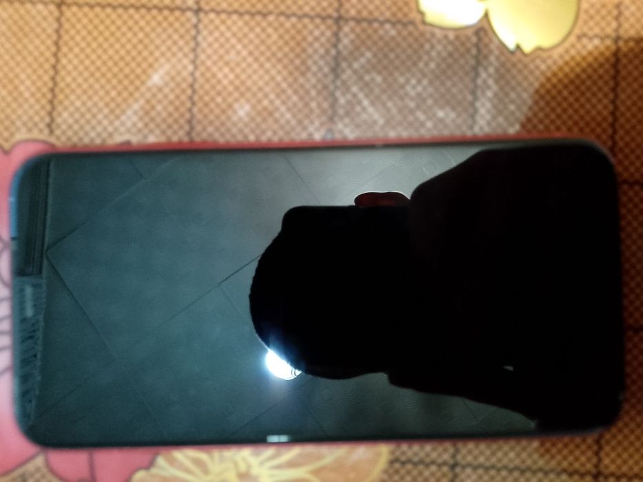 Продам айфон 11. 57твсяч край