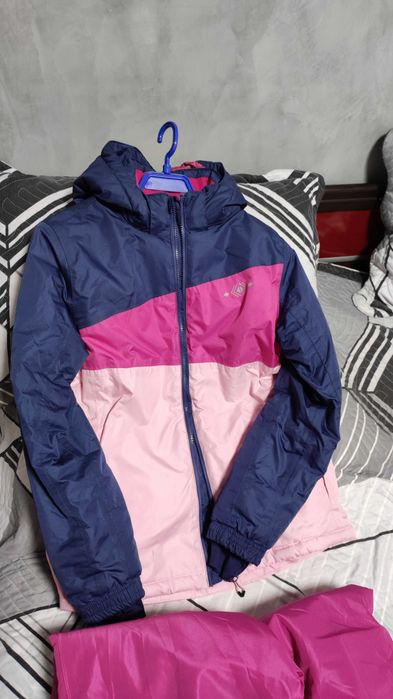 Ски грейка ,втора ръка , много запазена ,без забележки.