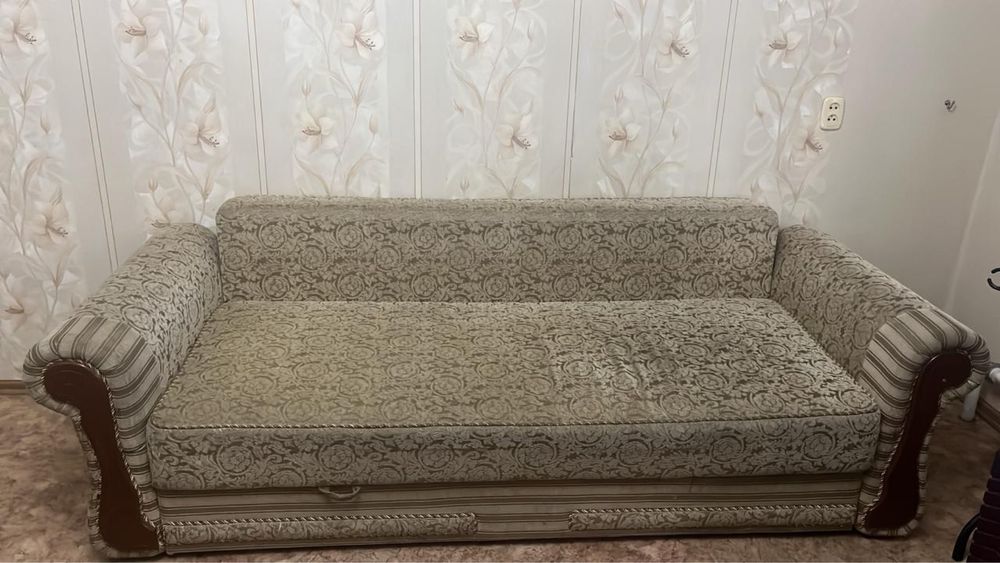 Срочно продаем диван
