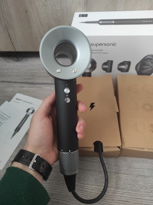 Uscator de par Dyson Supersonic HD08