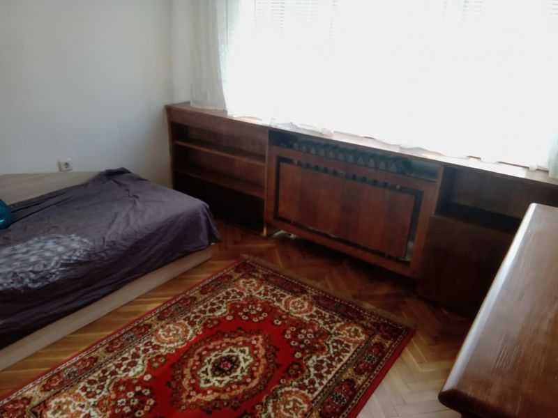 Дава се под наем Тристаен апартамент в София, Красно село - 130 кв.м за 229.5 € - Снимка #1