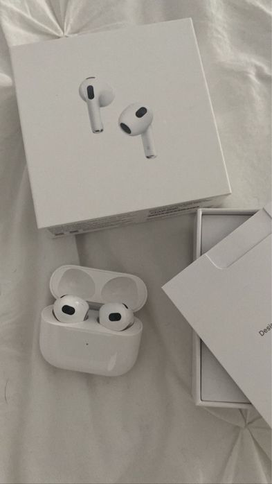 Продам Airpods 3