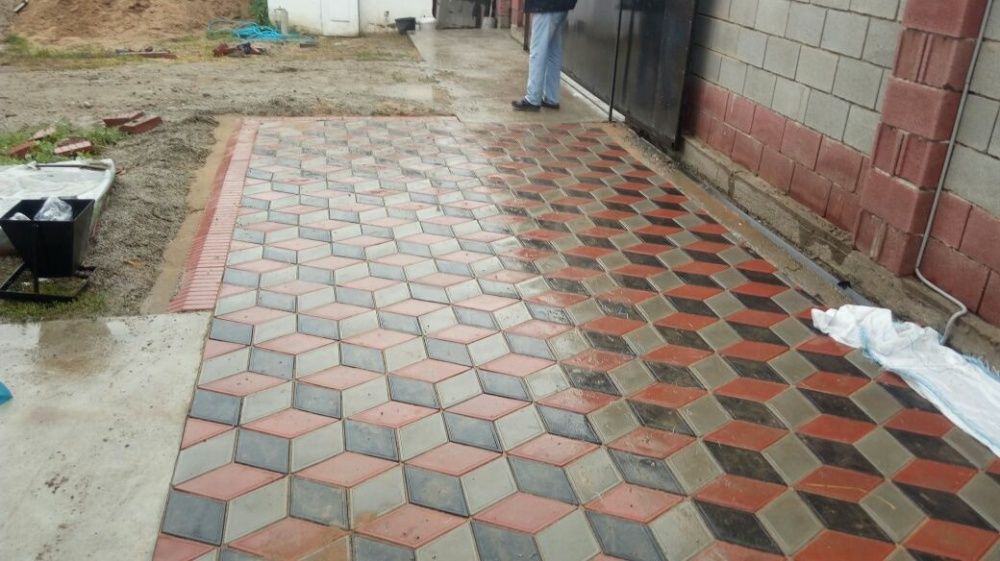 Укладка брусчатки, демонтаж поребрик лотки Стяжка Рулоный газон Дёрн ...