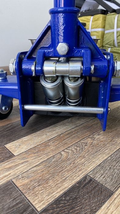 Домкрат россвик 3т