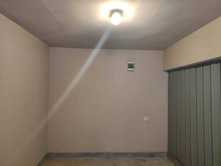 Дава се под наем Гараж / Паркомясто в Пловдив, Център - 18 кв.м за 71.4 € - Снимка #2