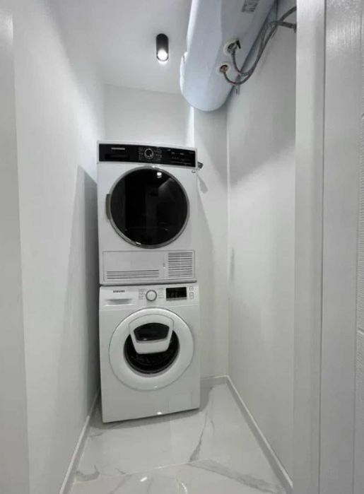 Продава се Тристаен апартамент в Пловдив, Остромила - 107 кв.м за 1476 €/кв.м - Снимка #8