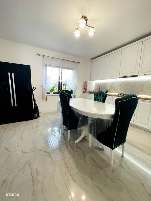 Casă de vânzare – 6 camere P+M, Haieu