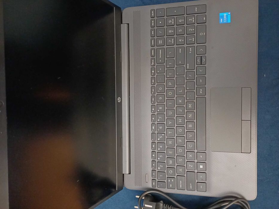 Laptop HP 250 G8 notebook + rucsac laptop