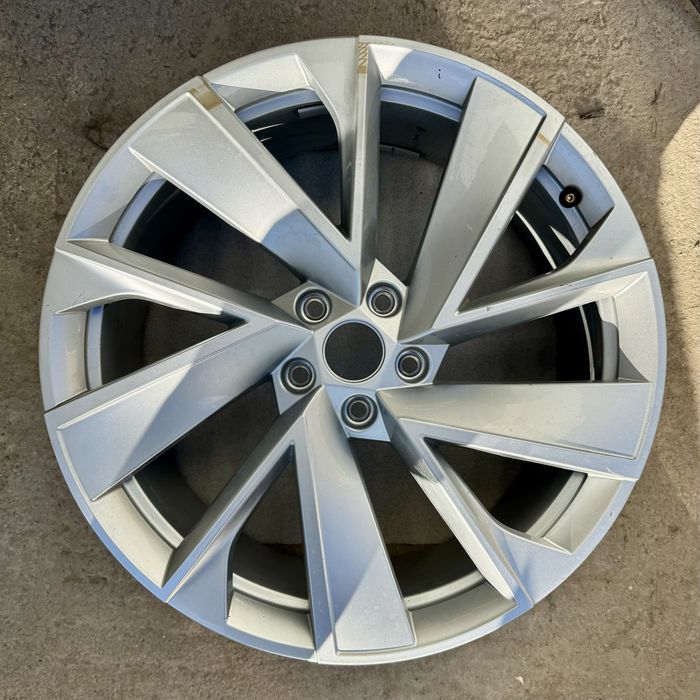 Продавам чисто нови оригинални джанти за Skoda 20”