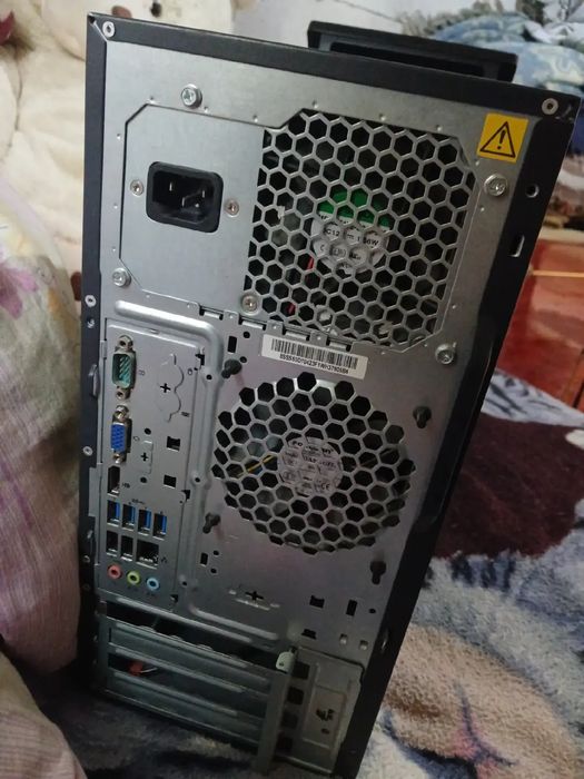 Vând PC în stare de funcționabil