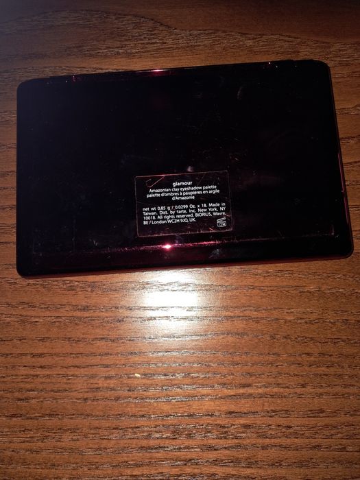 Vand trusa machiaj Tarte noua