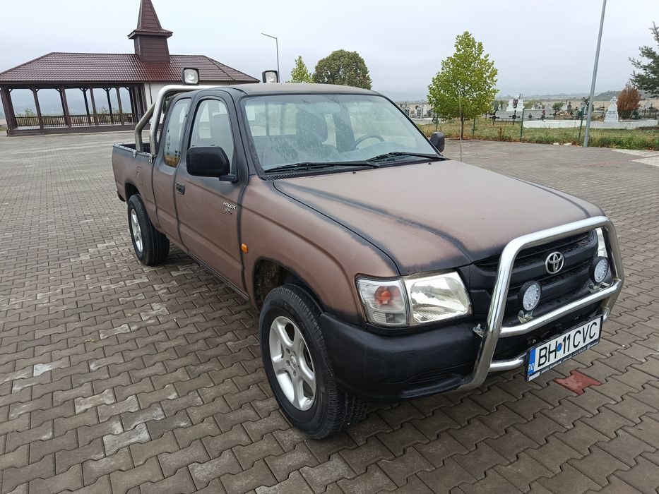 Toyota hilux 4x2         2,5dizel