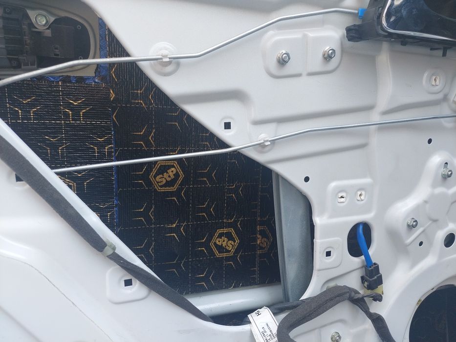 Шумоизоляция  салона  авто  Аксия  4 двери  800 тсячь  сум