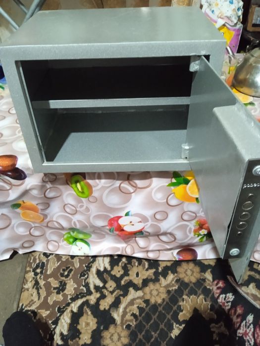 Сейф сотилади холати яхши