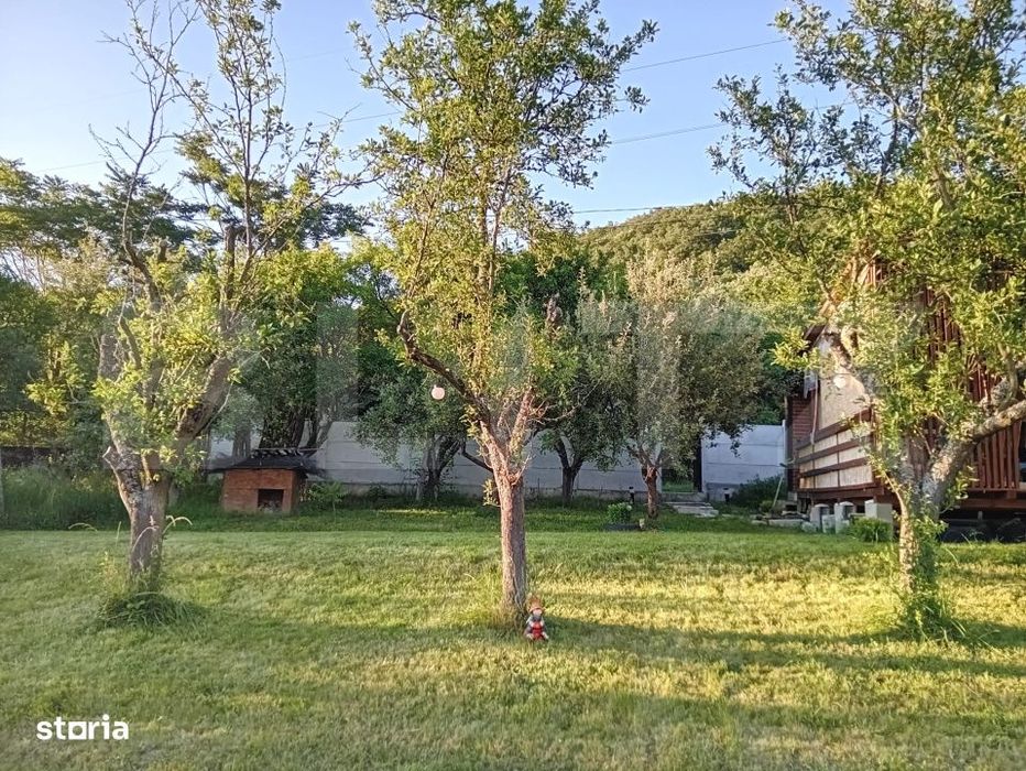 Teren + cabana pe piloi, 661 mp, zona Almasu Sec