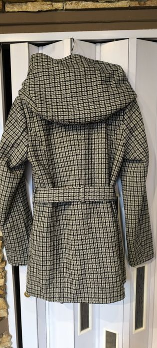 Късо дамско палто Amisu с яка качулка