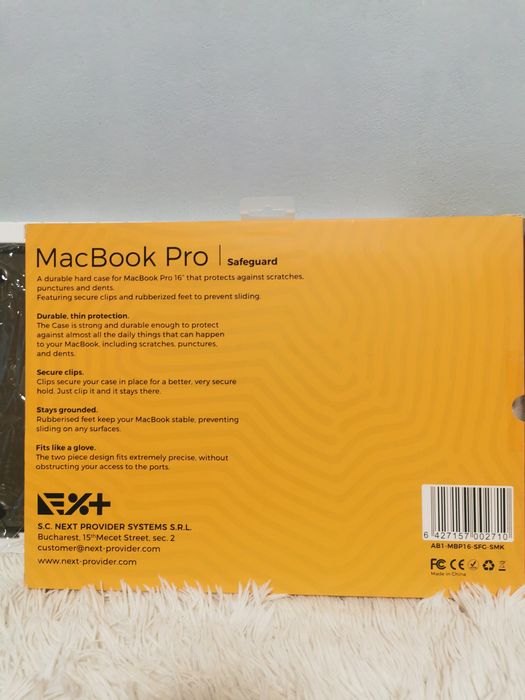 Husă protecție laptop semitransparentă ( MacBook Pro)